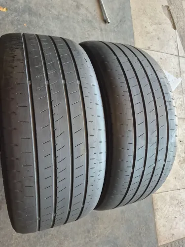2 pneus 235/45/18 Bridgestone originais não reaberto (300 em 3× no ct