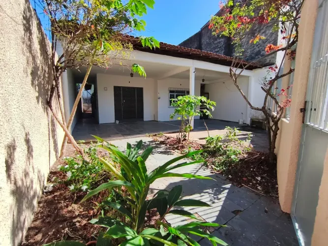 Casa com 4 quartos sendo 2 suítes, mais uma edícula nos fundos, Cajueiros, Macaé RJ
