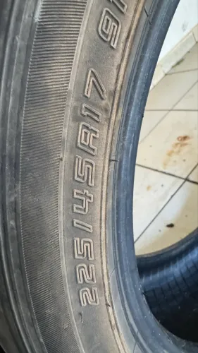 Vende-4 pneus 225 / 45 / 17