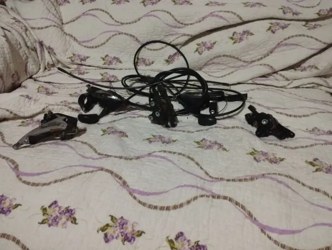 Par de freio v-brake Shimano completo com trocador de marcha