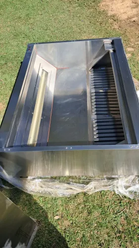 Coifa Macon em Aço Inox completa com iluminação, duto em inox, exaustor e filtro em inox.