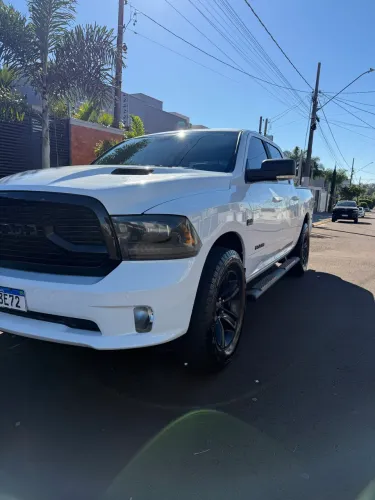 Ram Classic Laramie Night Edition 5.7 V8 16V Gasolina 4X4 Aut. 2022
