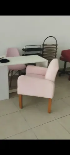 Mesa para manicure com cadeira e poltrona