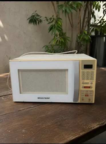 Micro-ondas Brastemp vendido exclusivamente para retirada de peças.