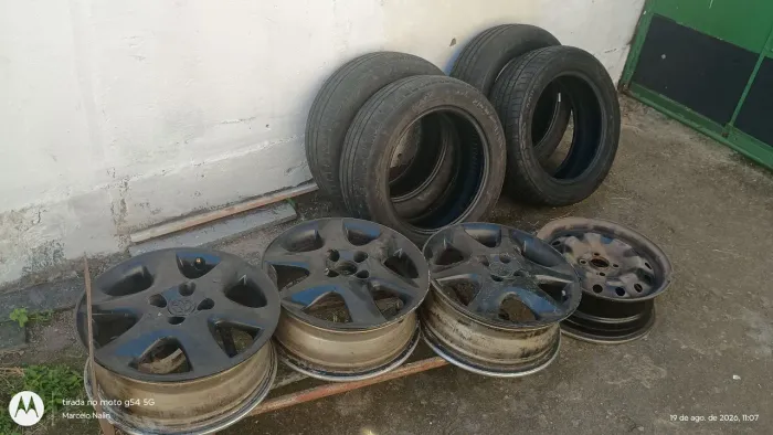 Rodas 15 com pneu Corolla Brad Pit