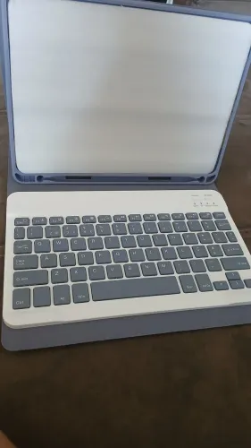 Capa para tablet com teclado