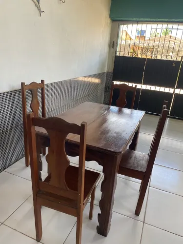 MESA DE ANGELIN PEDRA COM 04 CADEIRAS