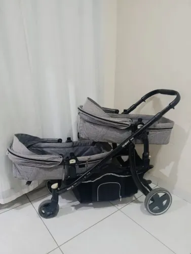 Carrinho bebê gêmeos