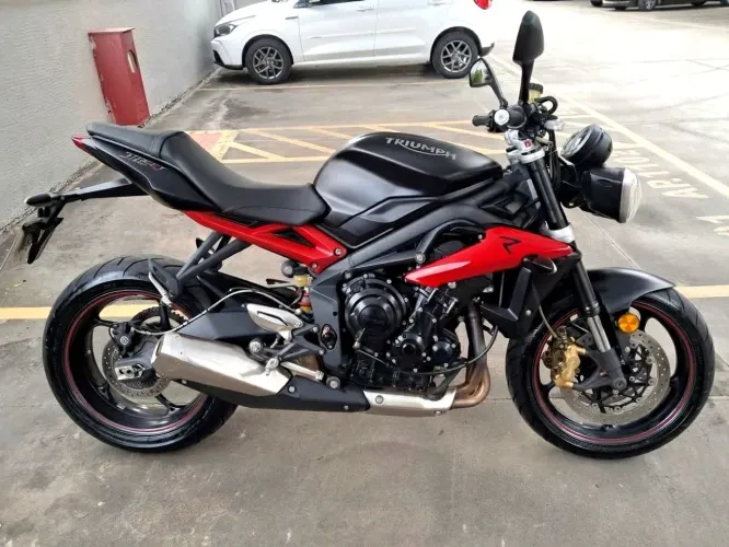 TRIUMPH STREET TRIPLE 675R (*ACEITO TROCAS POR MOTOS, CELULAR, VIDEO GAME, PC GAMER, ETC*)