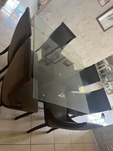 MESA DE JANTAR, TAMPO DE VIDRO 150cmx150cm, 06 CADEIRAS, VALOR R$ 360,00