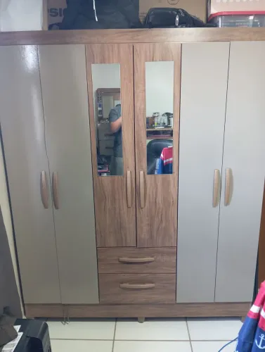 Guarda roupa semi novo 1 ano de uso