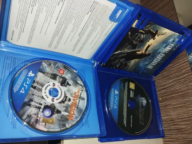 Final Fantasy XV Day One Edition + Tom Clancy's The Division - PS4
