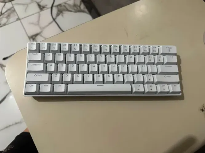 Teclado mecânico Switch RED 60% totalmente branco!