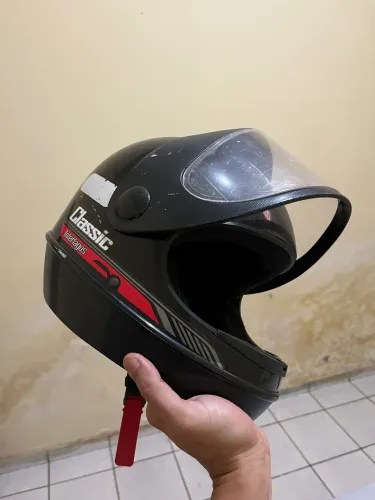 CAPACETE EM ÓTIMO ESTADO