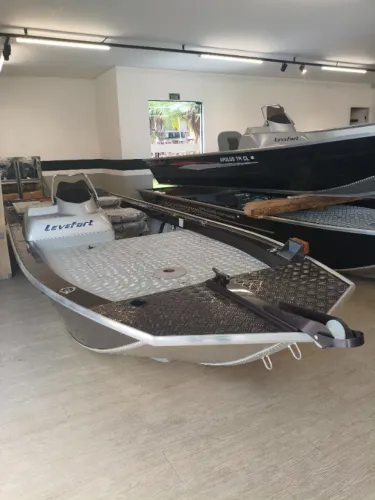 Lancha Apolus 600 Sport Fishing Freestyle