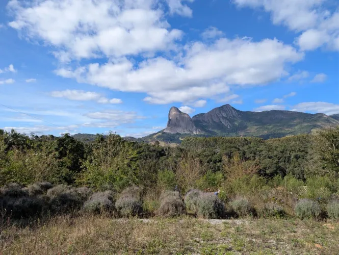 Área com vista privilegiada da Pedra Azul
