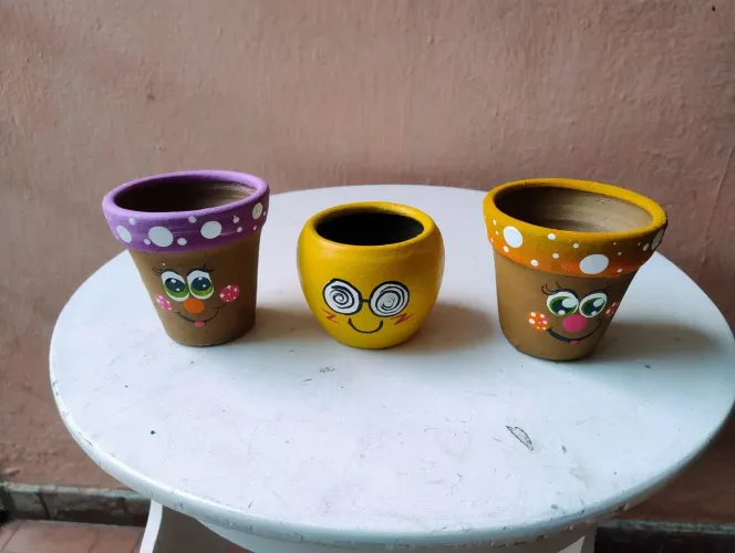 Vasinhos de barro decorado