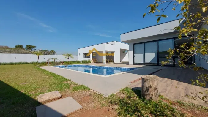 Belíssima térrea térrea, conceito moderno e clássico! Terreno de 1350m² a 10 minutos do CA