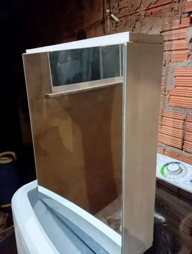 Armário com espelho de banheiro 