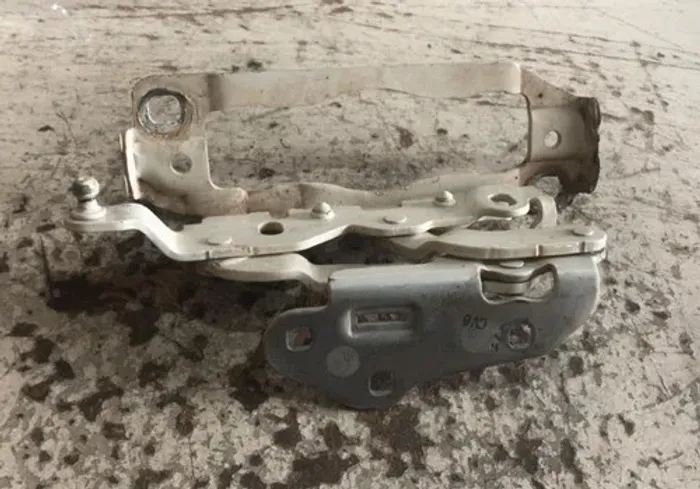 Dobradiça Capô Lado Direito Mercedes C180 2012