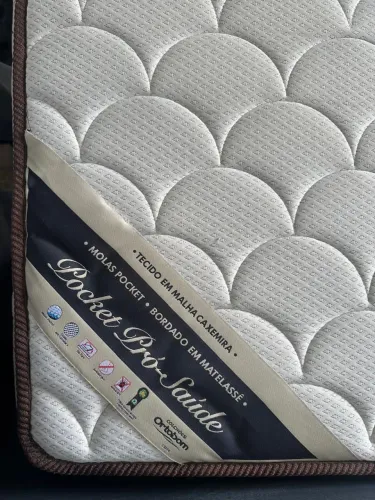 Cama Queen Box com colchão