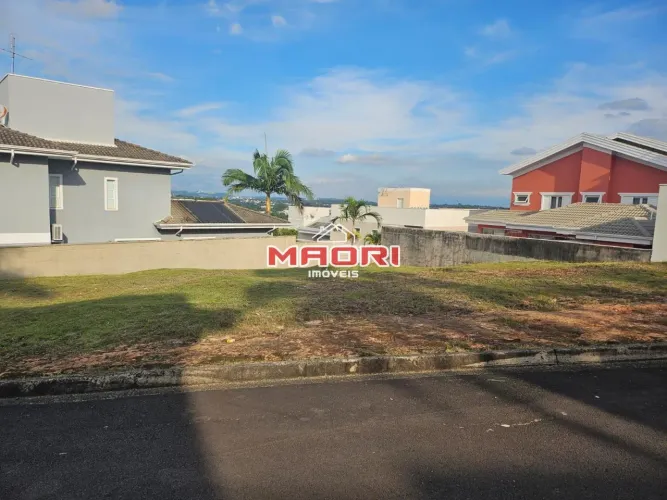Terreno à venda no Condomínio Porto Seguro Village em Valinhos