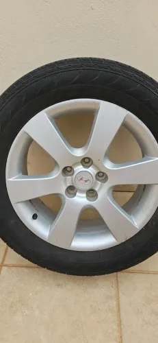 Roda carro Hyndai 
