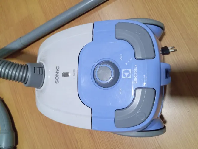 Aspirador de Pó Electrolux Sonic 1400W 127V