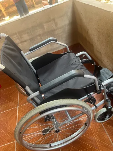 Cadeira nova 3 mês de uso 450