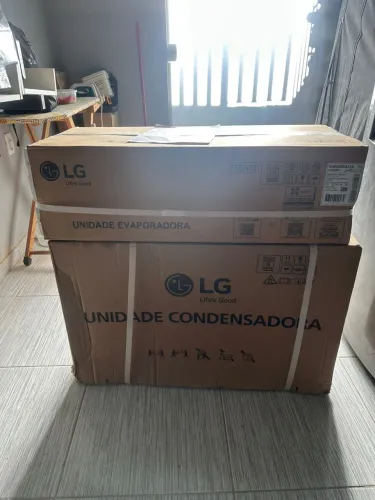 Ar-Condicionado Split HW LG Dual Inverter Voice 9.000 BTUs R-32. Só frio 200V.