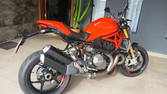 Ducati Monster 1200s