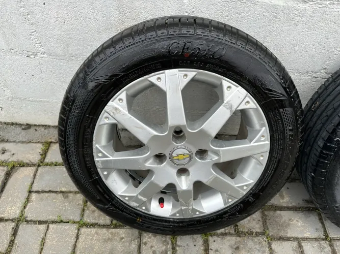 Rodas 15 gm astra com 4 pneus novos 