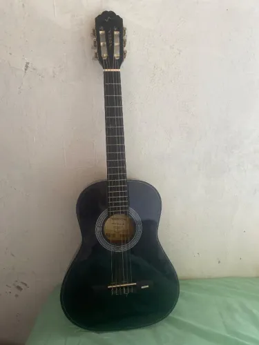 violão clássico acústico infantil da marca Vogga, modelo VCA94 BK