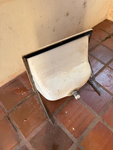Tanque de Lavar Roupa com Suporte Metálico