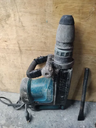 Martelete  Makita 10 kilos Hm1203C