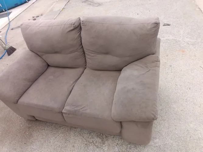 Sofá 2 lugar suede