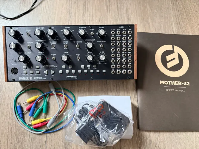 Sintetizador analógico Moog Mother-32