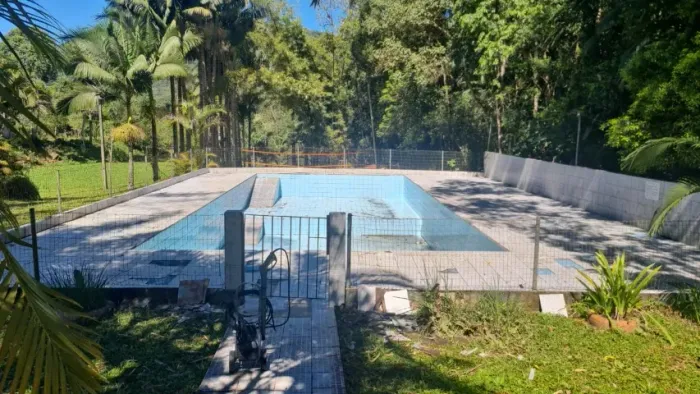 Oportunidade imperdível!! Chácara com casa e árvores frutíferas.