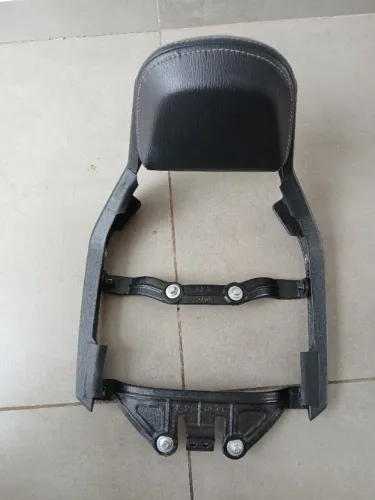 Encosto sissy bar original da Royal Enfield Super Meteor 650