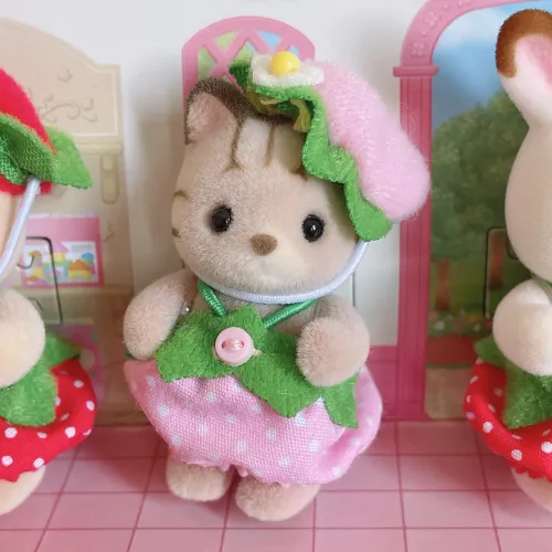 Sylvanian Families - Gata Listrada Morango