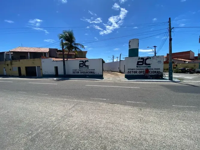 Prédio comercial com 2 duplex em Maracanaú