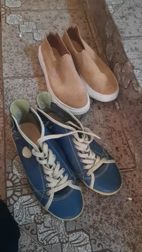 Pares de Tênis - Azul e Bege