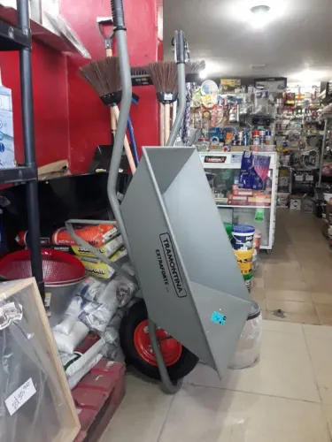 Carro de mão Tramontina extra forte em promoção fecha mês   