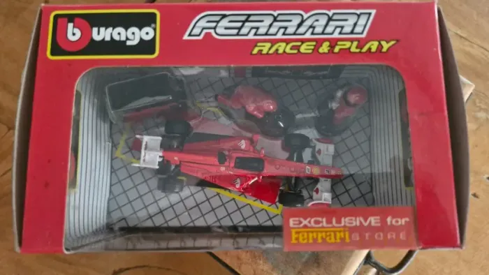 Ferrari F10 Race & Play - Exclusive Ferrari Store | Novo