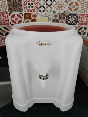 VENDO SUPORTE PARA ÁGUA MINERAL