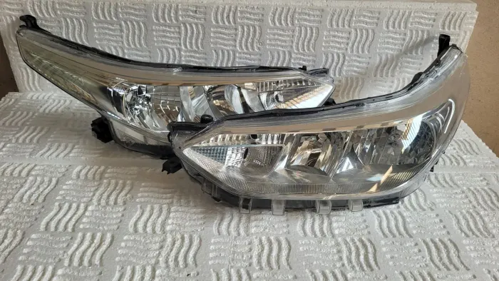 Farol toyota yaris 