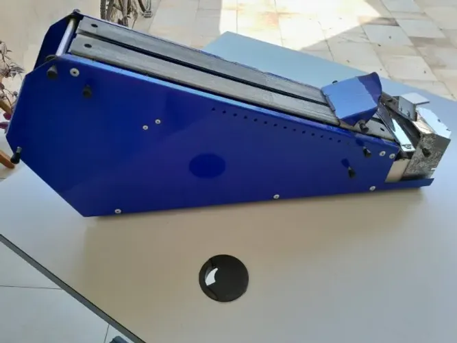 Máquina Aplicadora de Fita Gomada - Modelo Tobogã