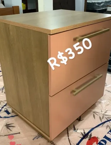 Mesa de Cabeceira Nova 
