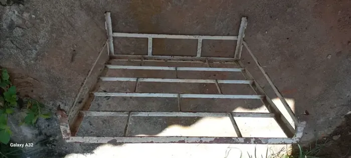 GRADE REFORÇADA PARA JANELA DE BANHEIRO 56 X 56