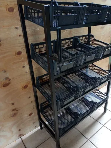 Expositor para sacolão com 12 caixas